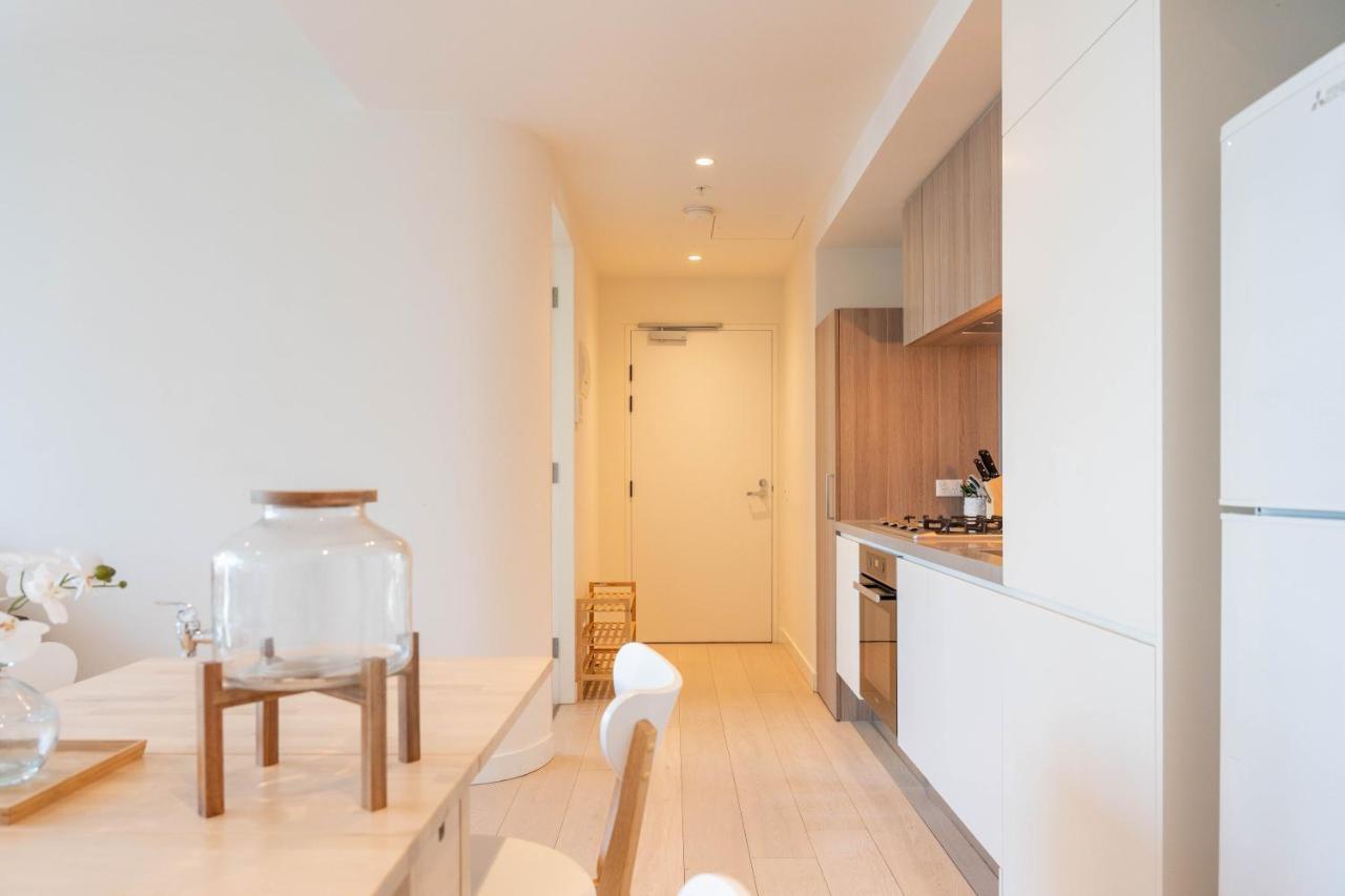 Cozy & Spacious 2B2B Apt In Cbd Ville de Ville de Melbourne Extérieur photo